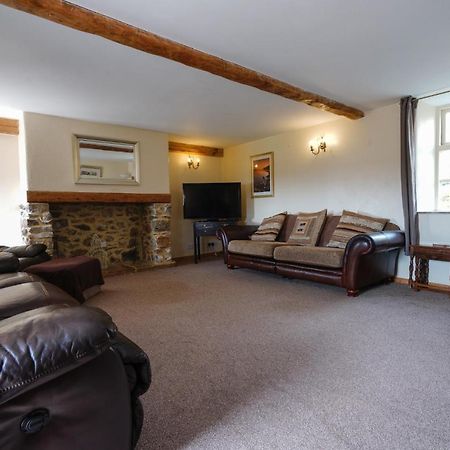Hulmes Vale House - Sleeps 14 - Peak District Villa Бъкстън Екстериор снимка