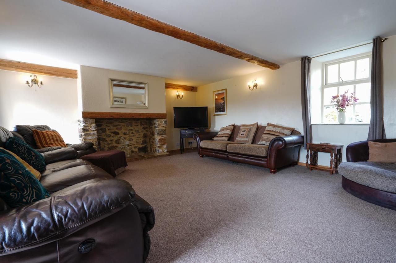 Hulmes Vale House - Sleeps 14 - Peak District Villa Бъкстън Екстериор снимка